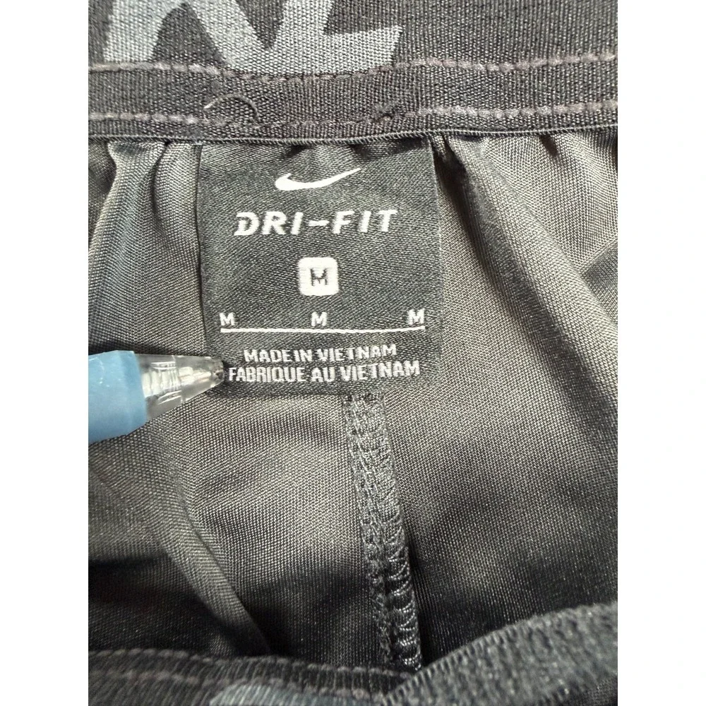 Nike Dri-FIT Mens Size M Hybrid Training Shorts Grey Athletic Pocket Drawstring